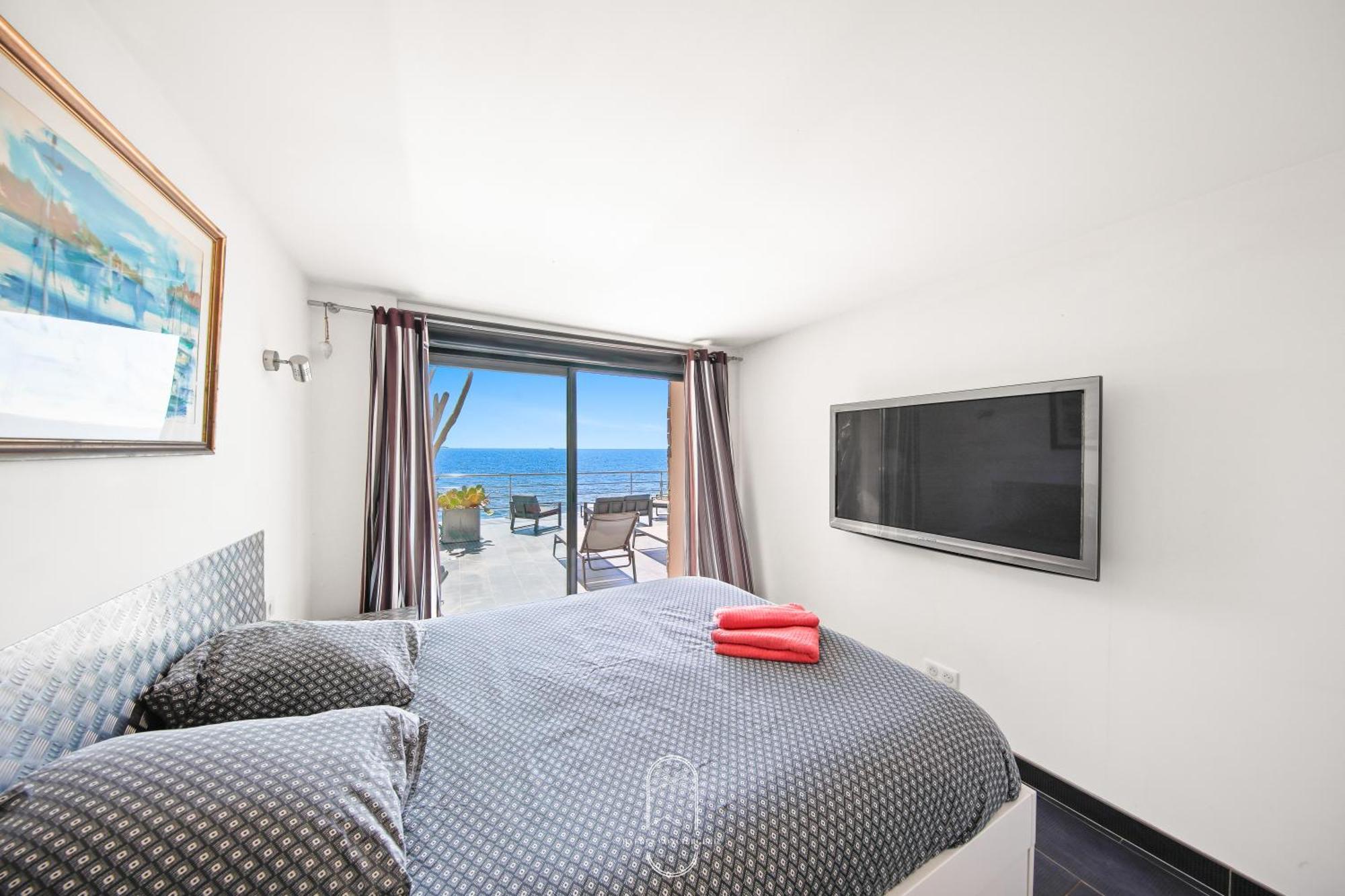 Maison Sur L'Eau-Hyeres-Almanarre-Parkings Clim Wifi By Hc Екстериор снимка